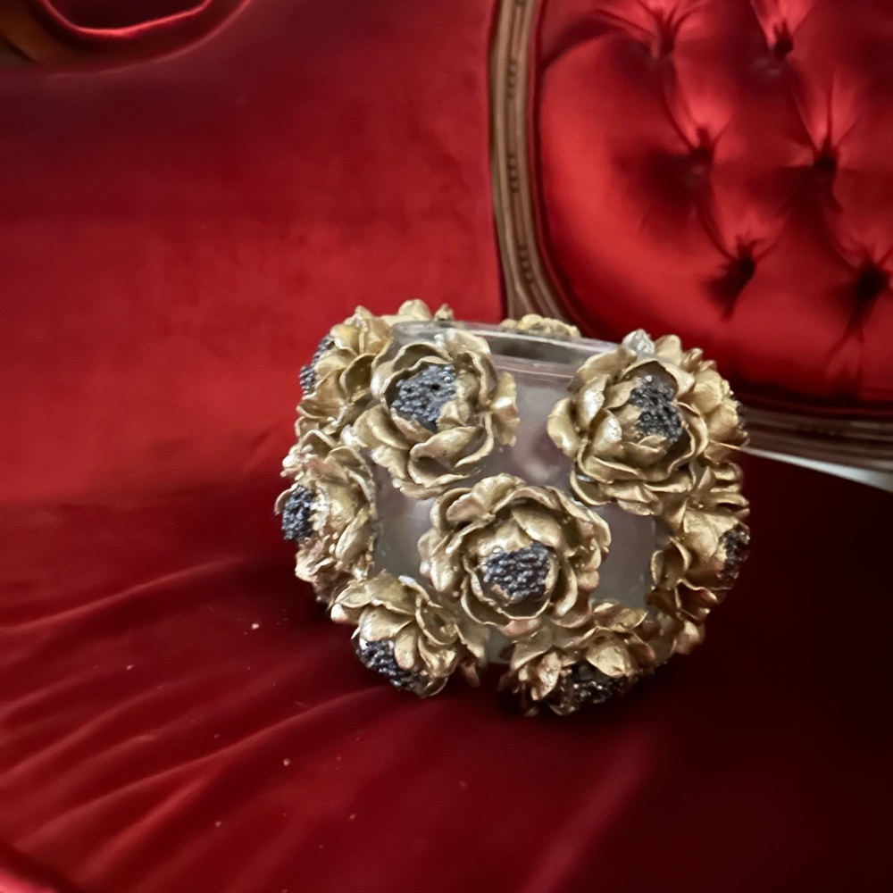 Elegant Gold Floral Art Sculpture